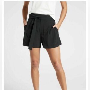 Athleta Skyline Short II size 10 black